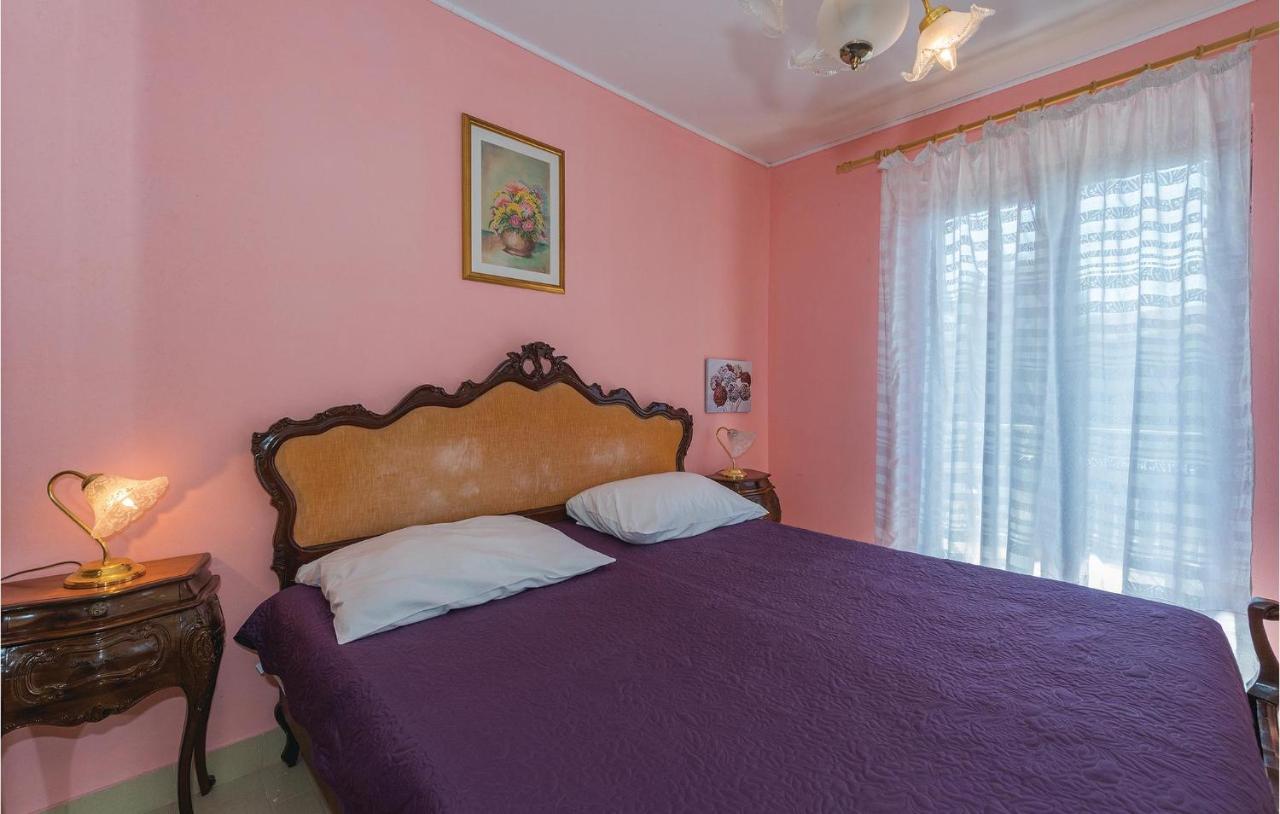 2 Bedroom Amazing Apartment In Rogoznica Rogoznica  Luaran gambar