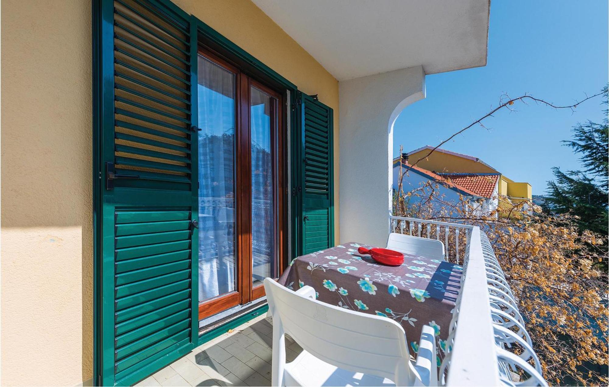 2 Bedroom Amazing Apartment In Rogoznica Rogoznica  Luaran gambar