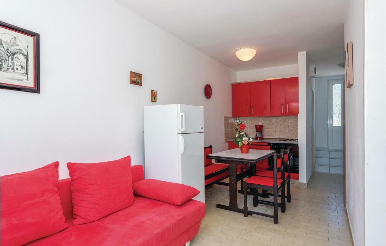 2 Bedroom Amazing Apartment In Rogoznica Rogoznica  Luaran gambar